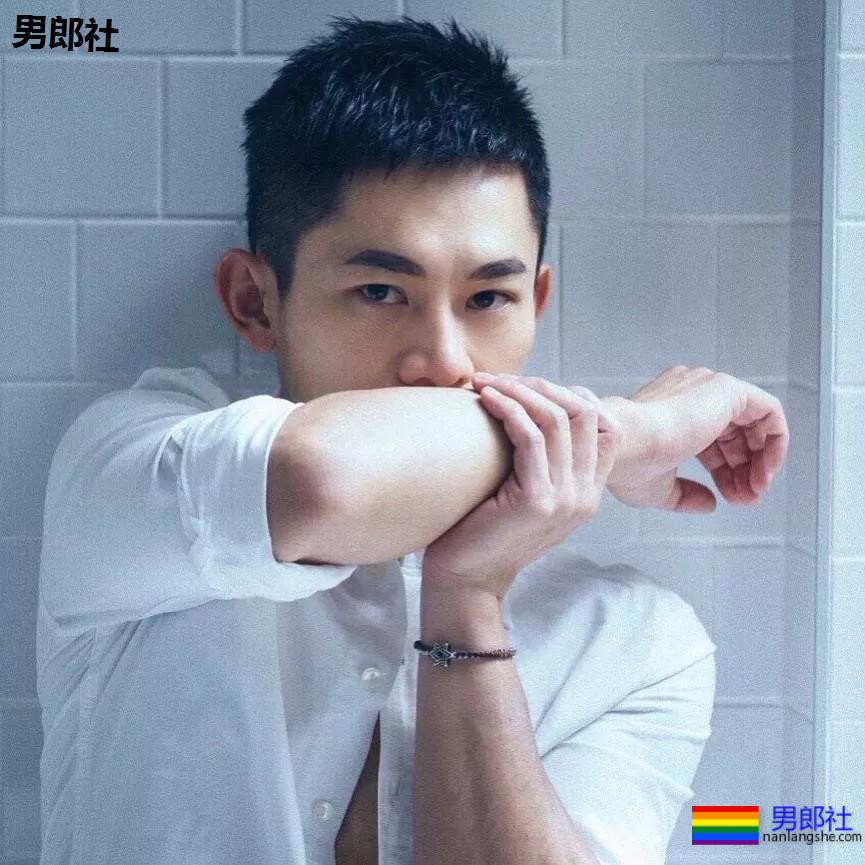 寸头国产天菜公共浴池片被扒出！ - 51虹马