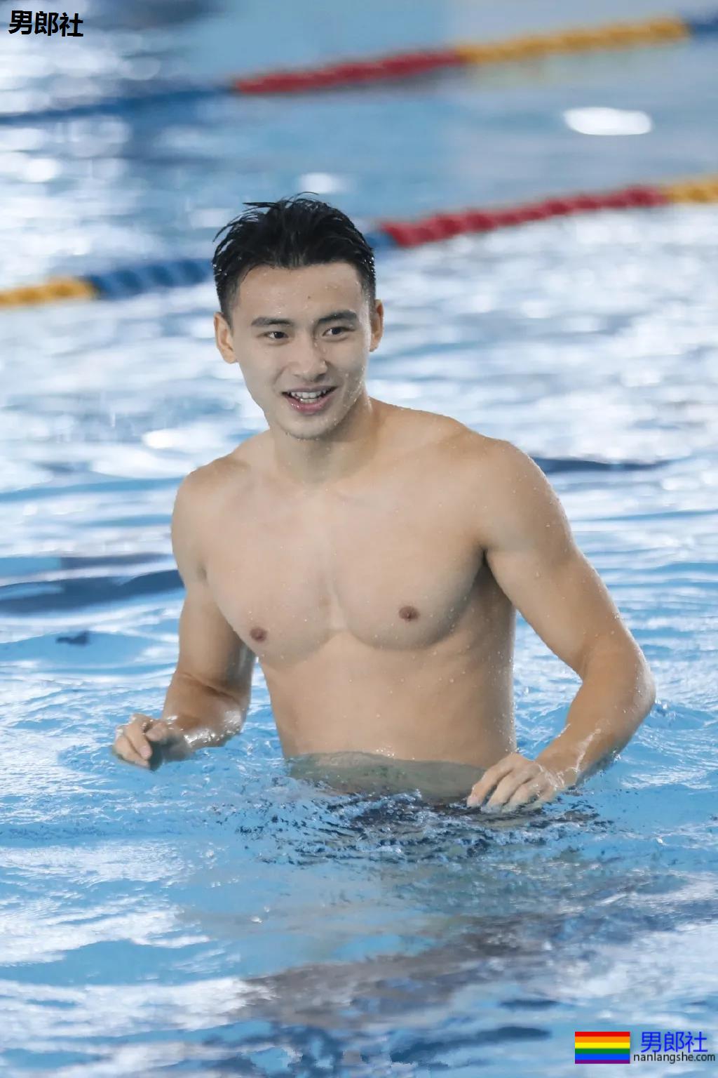 北大学霸足球体育生,肌肉长腿6块腹肌,这体能也太强了! - 51虹马 北大学霸足球体育生,肌肉长腿6块腹肌,这体能也太强了! - 51虹马