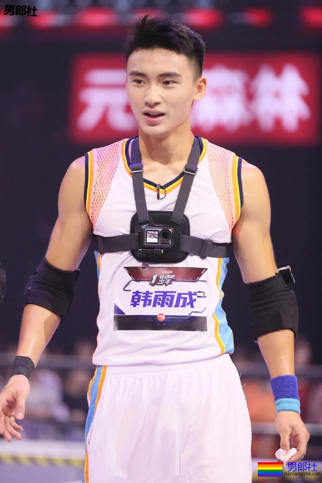 北大学霸足球体育生,肌肉长腿6块腹肌,这体能也太强了! - 51虹马 北大学霸足球体育生,肌肉长腿6块腹肌,这体能也太强了! - 51虹马