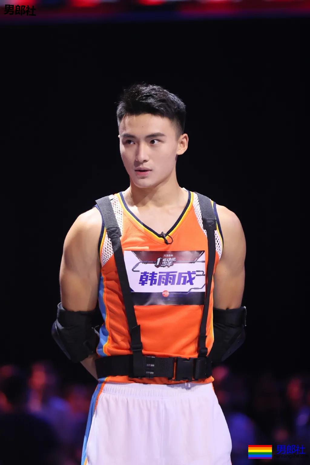 北大学霸足球体育生,肌肉长腿6块腹肌,这体能也太强了! - 51虹马 北大学霸足球体育生,肌肉长腿6块腹肌,这体能也太强了! - 51虹马