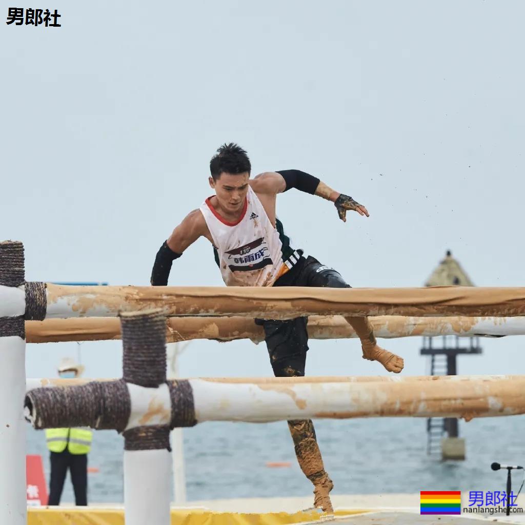 北大学霸足球体育生,肌肉长腿6块腹肌,这体能也太强了! - 51虹马 北大学霸足球体育生,肌肉长腿6块腹肌,这体能也太强了! - 51虹马