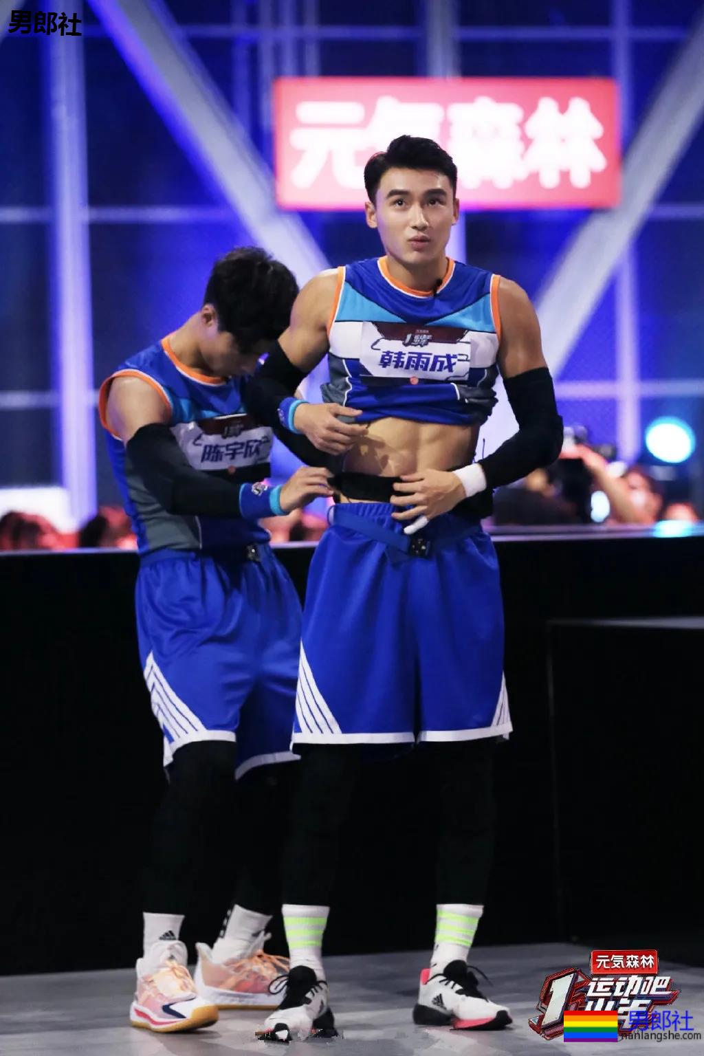 北大学霸足球体育生,肌肉长腿6块腹肌,这体能也太强了! - 51虹马 北大学霸足球体育生,肌肉长腿6块腹肌,这体能也太强了! - 51虹马