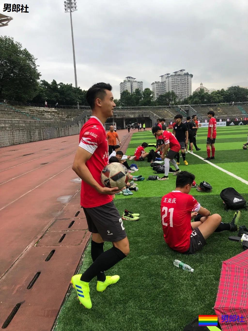 北大学霸足球体育生,肌肉长腿6块腹肌,这体能也太强了! - 51虹马 北大学霸足球体育生,肌肉长腿6块腹肌,这体能也太强了! - 51虹马