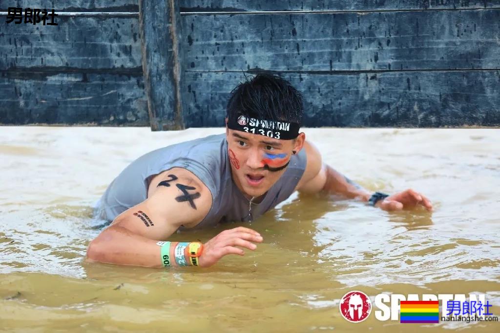 北大学霸足球体育生,肌肉长腿6块腹肌,这体能也太强了! - 51虹马 北大学霸足球体育生,肌肉长腿6块腹肌,这体能也太强了! - 51虹马