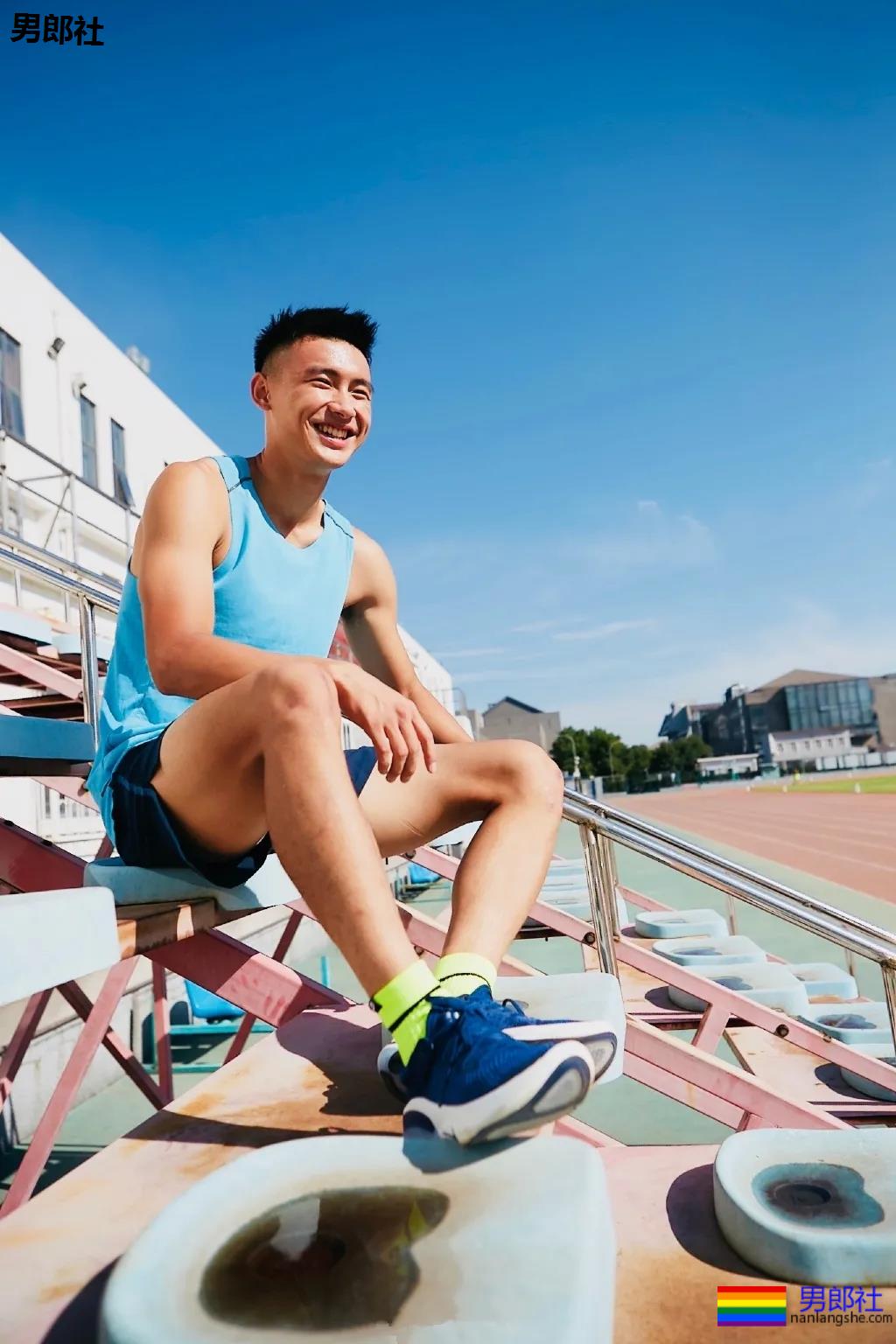 北大学霸足球体育生,肌肉长腿6块腹肌,这体能也太强了! - 51虹马 北大学霸足球体育生,肌肉长腿6块腹肌,这体能也太强了! - 51虹马