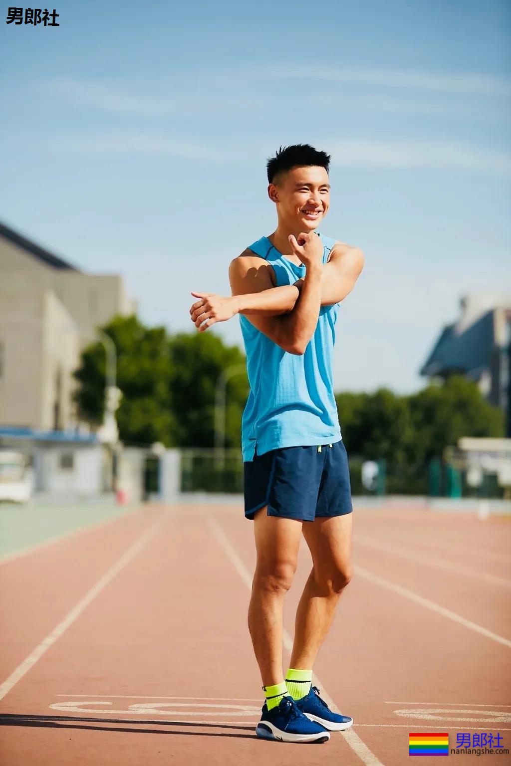 北大学霸足球体育生,肌肉长腿6块腹肌,这体能也太强了! - 51虹马 北大学霸足球体育生,肌肉长腿6块腹肌,这体能也太强了! - 51虹马