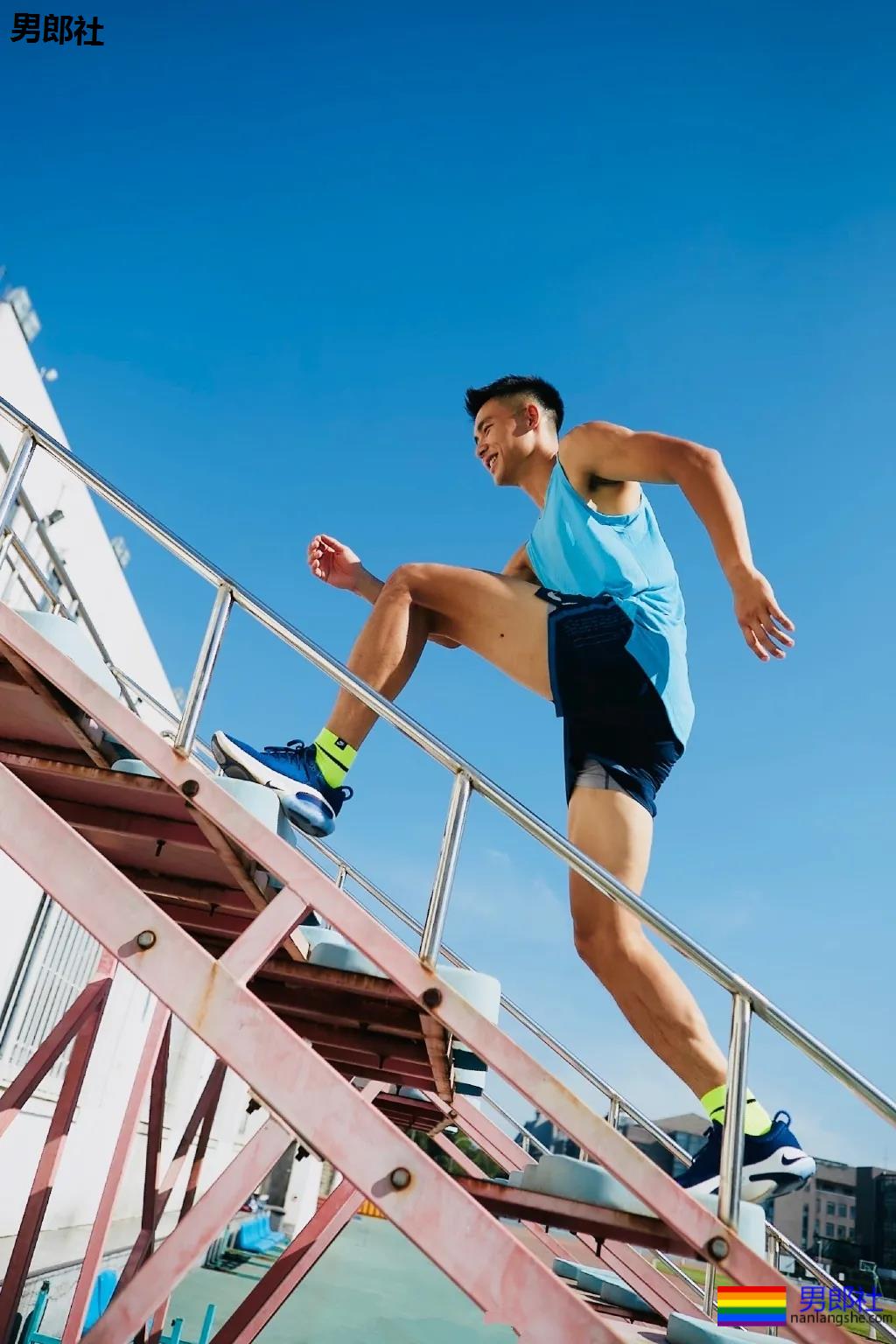 北大学霸足球体育生,肌肉长腿6块腹肌,这体能也太强了! - 51虹马 北大学霸足球体育生,肌肉长腿6块腹肌,这体能也太强了! - 51虹马