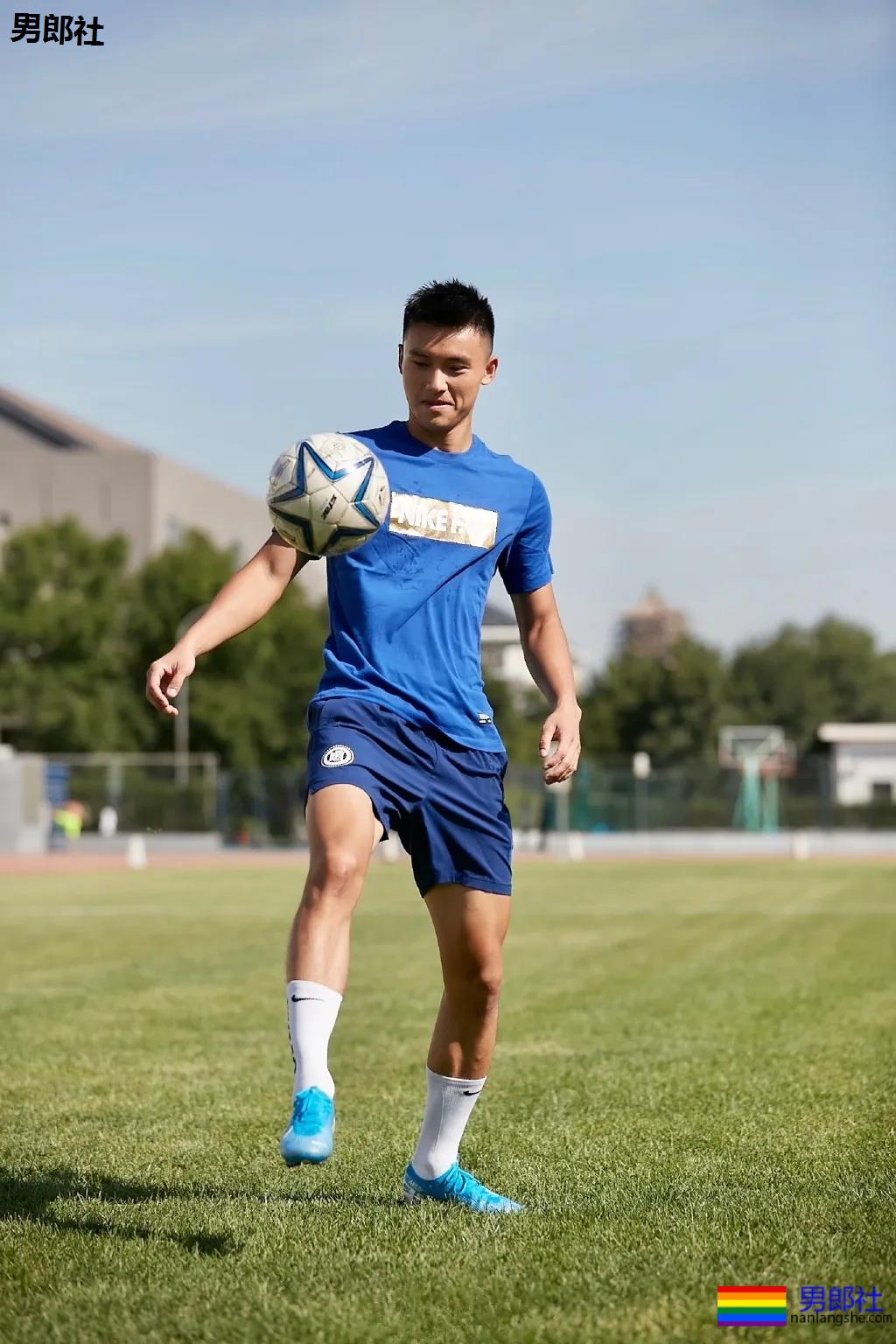 北大学霸足球体育生,肌肉长腿6块腹肌,这体能也太强了! - 51虹马 北大学霸足球体育生,肌肉长腿6块腹肌,这体能也太强了! - 51虹马