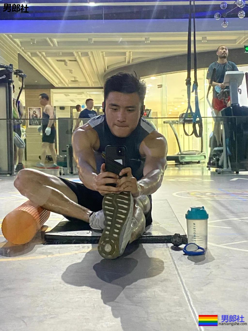 北大学霸足球体育生,肌肉长腿6块腹肌,这体能也太强了! - 51虹马 北大学霸足球体育生,肌肉长腿6块腹肌,这体能也太强了! - 51虹马