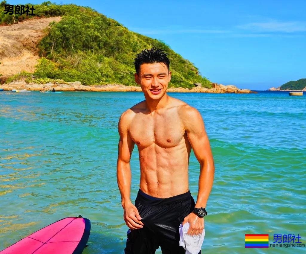 北大学霸足球体育生,肌肉长腿6块腹肌,这体能也太强了! - 51虹马 北大学霸足球体育生,肌肉长腿6块腹肌,这体能也太强了! - 51虹马