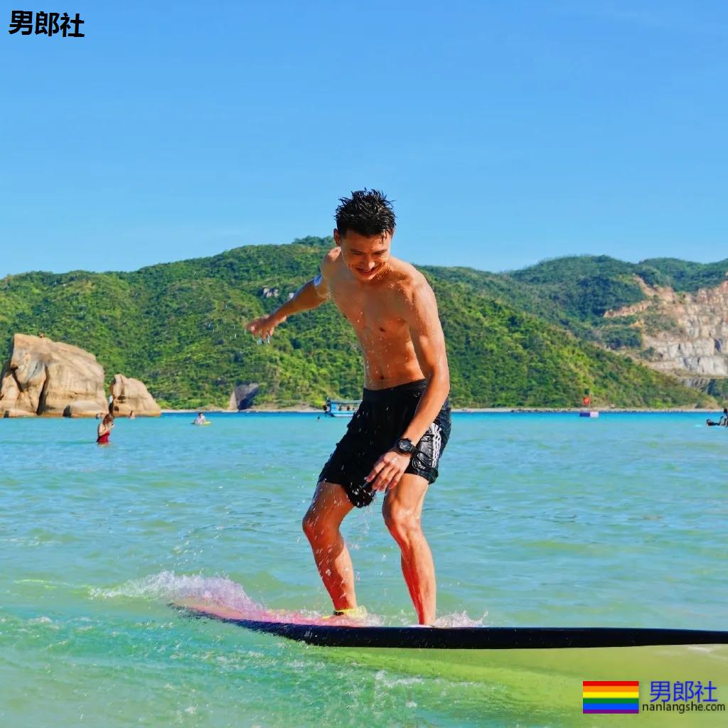 北大学霸足球体育生,肌肉长腿6块腹肌,这体能也太强了! - 51虹马 北大学霸足球体育生,肌肉长腿6块腹肌,这体能也太强了! - 51虹马