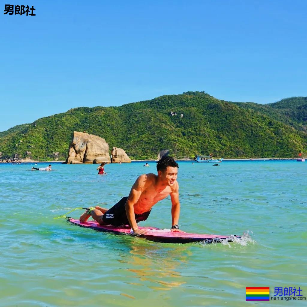 北大学霸足球体育生,肌肉长腿6块腹肌,这体能也太强了! - 51虹马 北大学霸足球体育生,肌肉长腿6块腹肌,这体能也太强了! - 51虹马