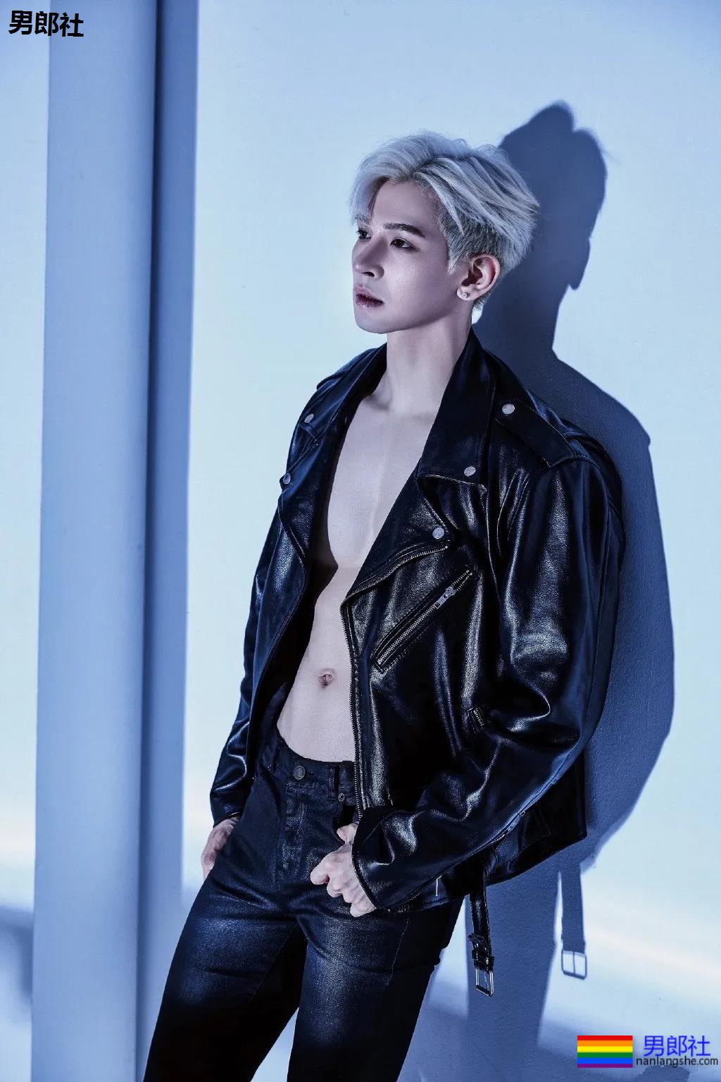 大长腿短裤肌肉小哥，这身材绝了！ - 51虹马