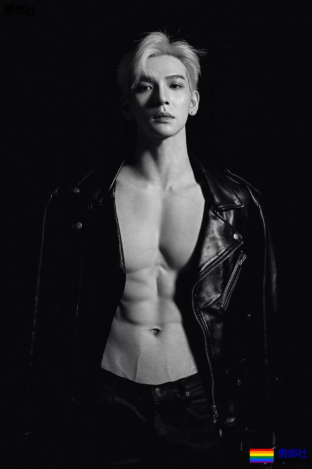 大长腿短裤肌肉小哥，这身材绝了！ - 51虹马