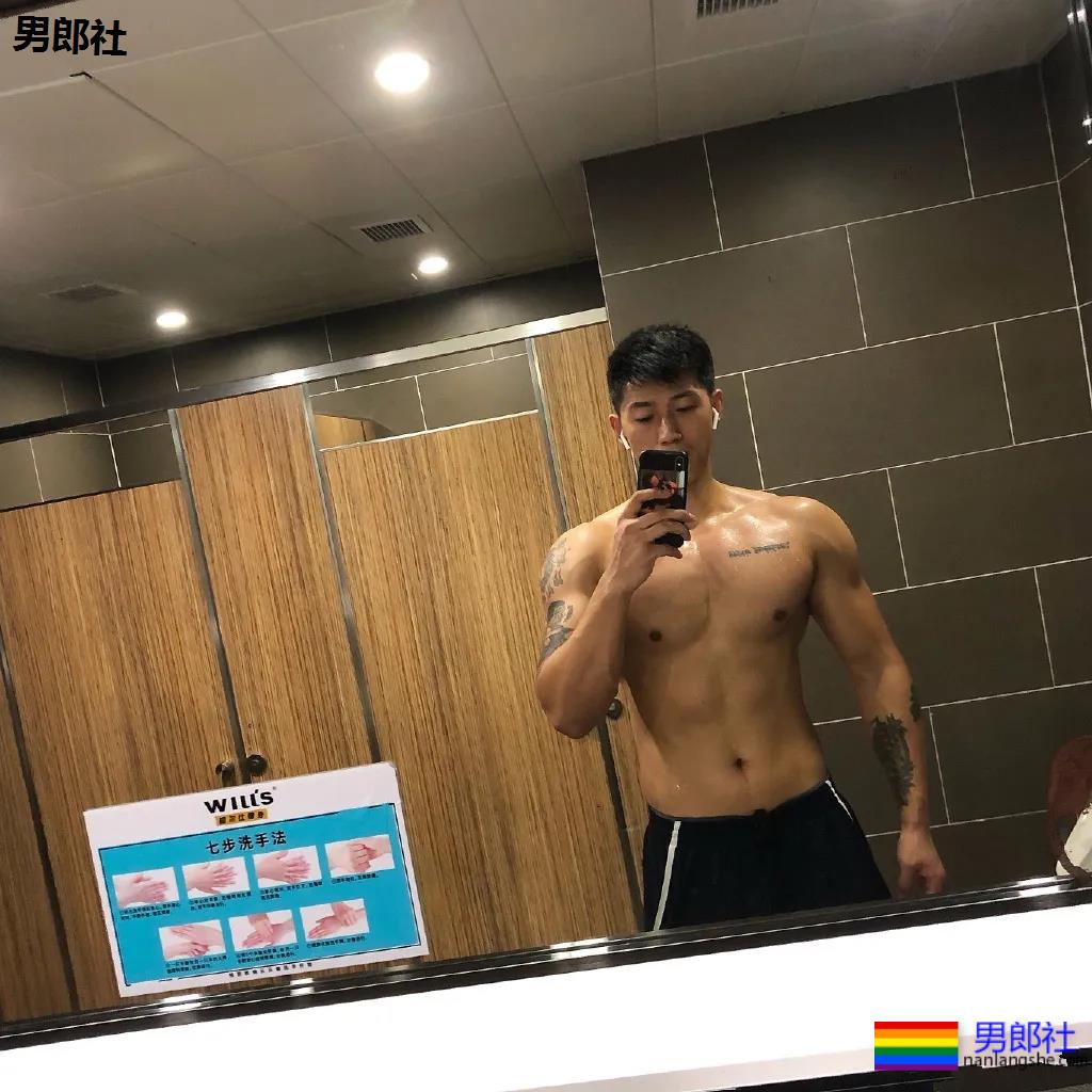 大鼻子直男脸筋肉体育生 - 51虹马