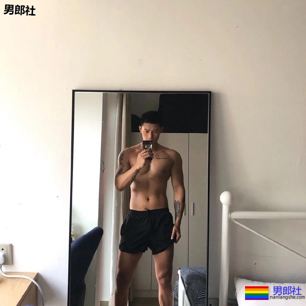 大鼻子直男脸筋肉体育生 - 51虹马