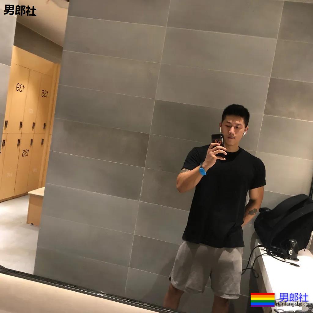 大鼻子直男脸筋肉体育生 - 51虹马