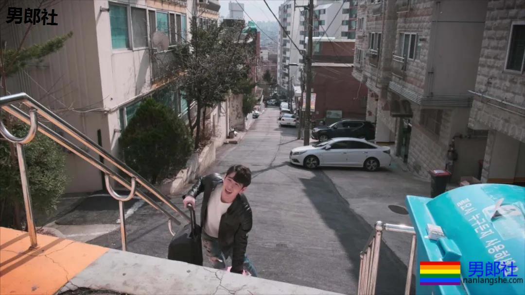 戴上神秘眼镜，才能驯服男友...的弟弟？ - 51虹马