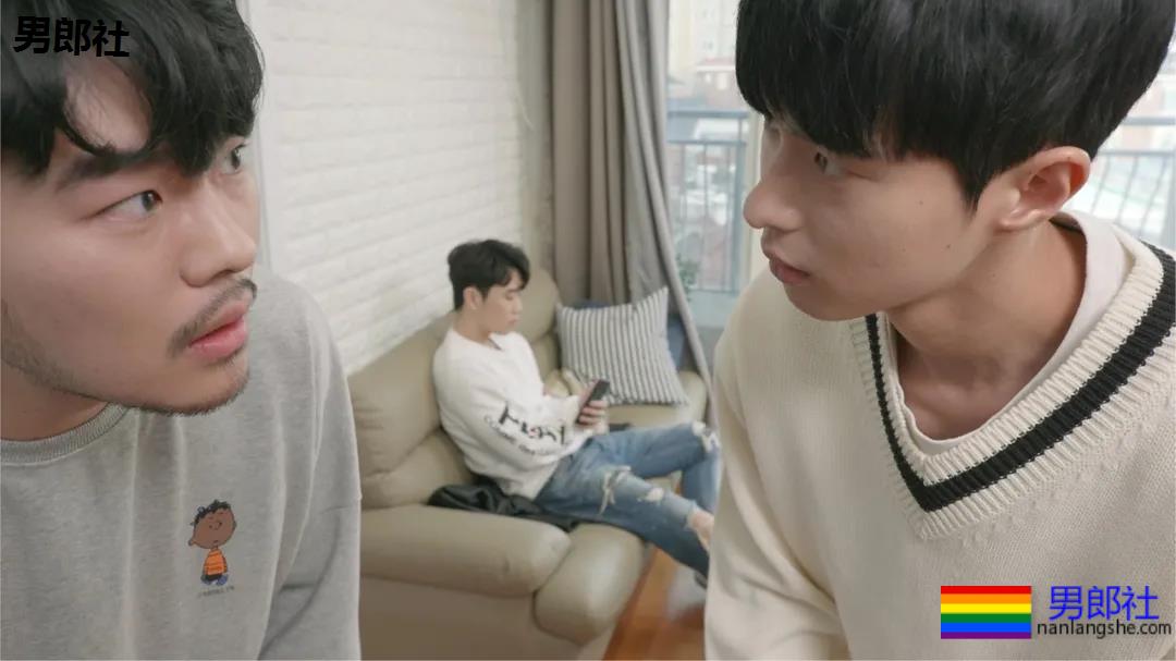 戴上神秘眼镜，才能驯服男友...的弟弟？ - 51虹马