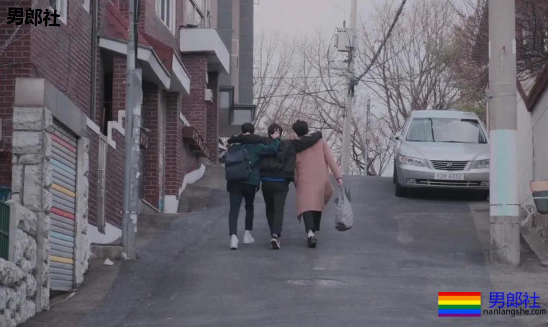 戴上神秘眼镜，才能驯服男友...的弟弟？ - 51虹马