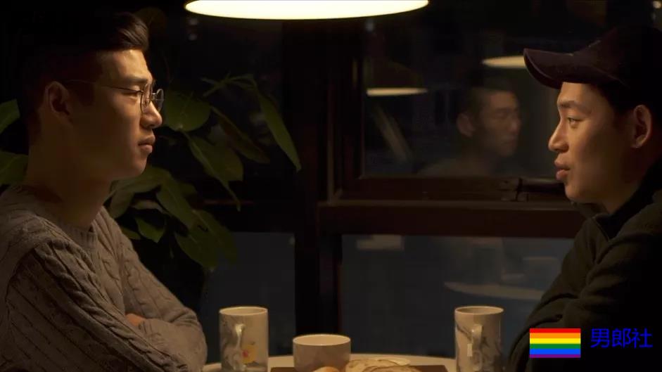 戴上神秘眼镜，才能驯服男友...的弟弟？ - 51虹马