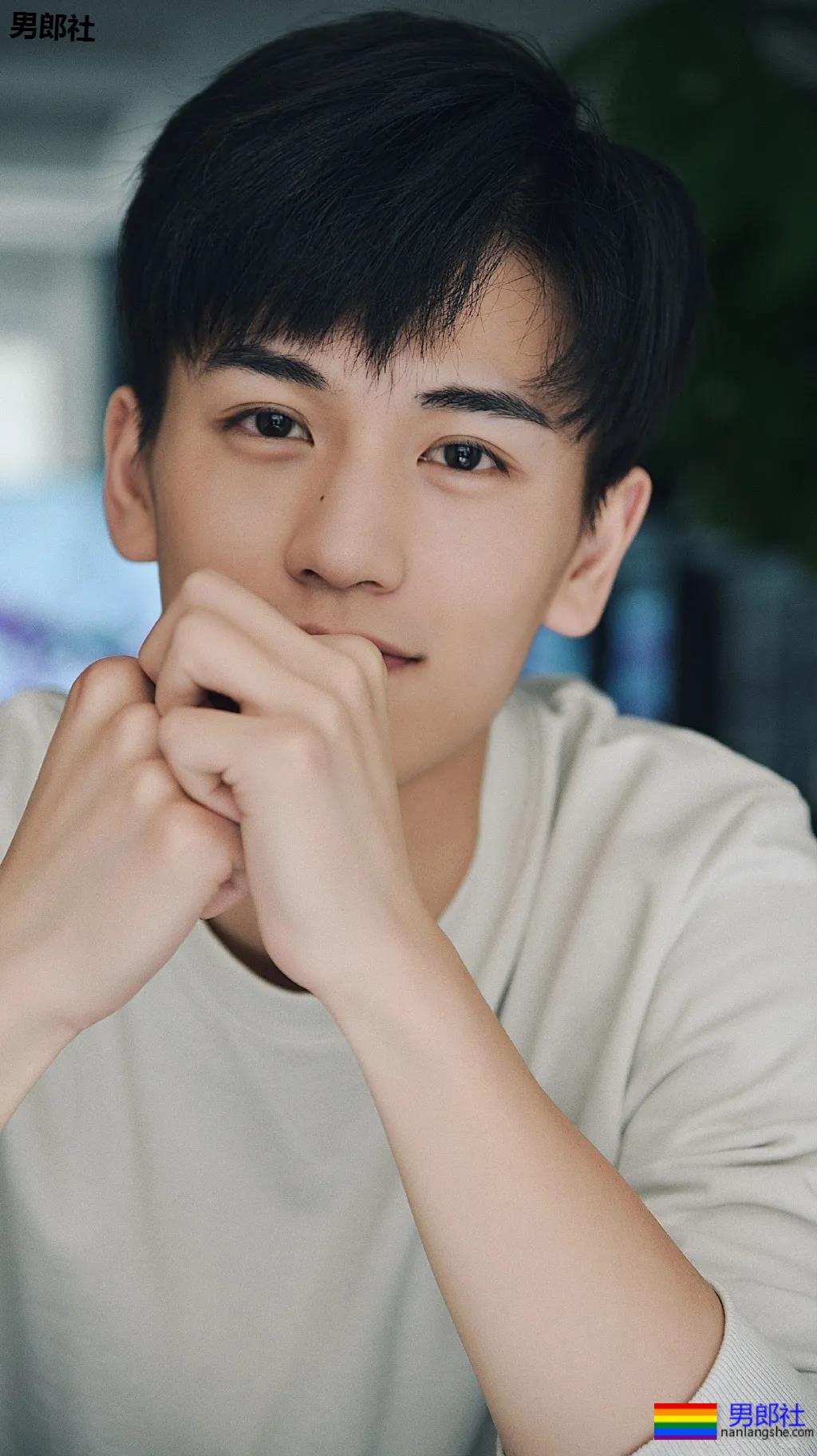 1米88清爽干净的校草级小哥哥，新鲜气息惹注目！ - 51虹马