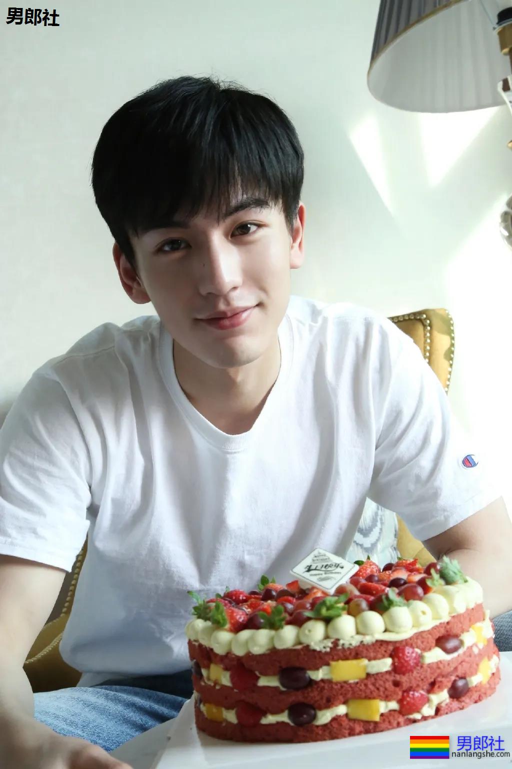 1米88清爽干净的校草级小哥哥，新鲜气息惹注目！ - 51虹马