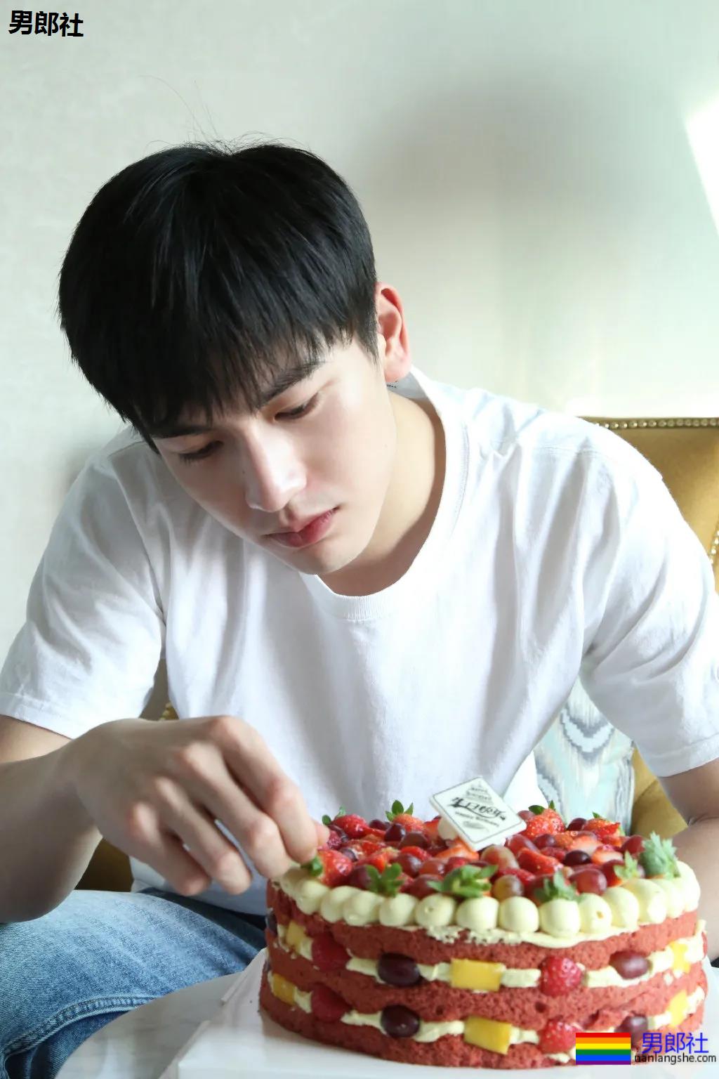 1米88清爽干净的校草级小哥哥，新鲜气息惹注目！ - 51虹马