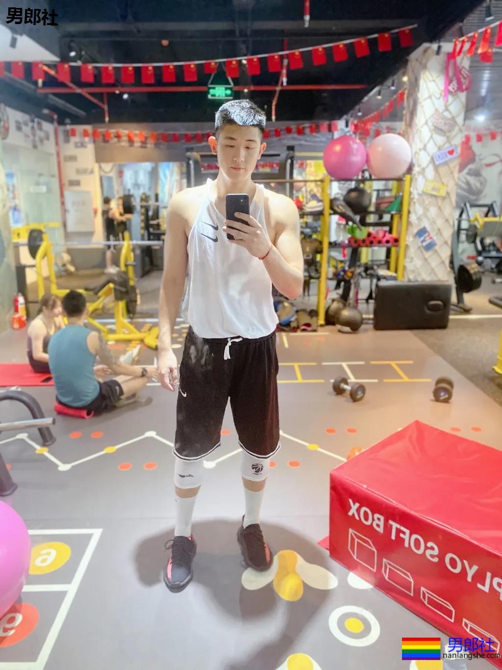 大长腿篮球小哥，还是退役兵哥哥！ - 51虹马