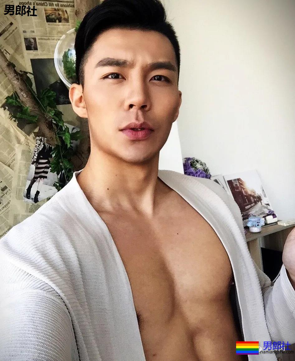 筋肉颜值不输彭于晏,出道11年的他却没有红,可惜了! - 51虹马 筋肉颜值不输彭于晏,出道11年的他却没有红,可惜了! - 51虹马