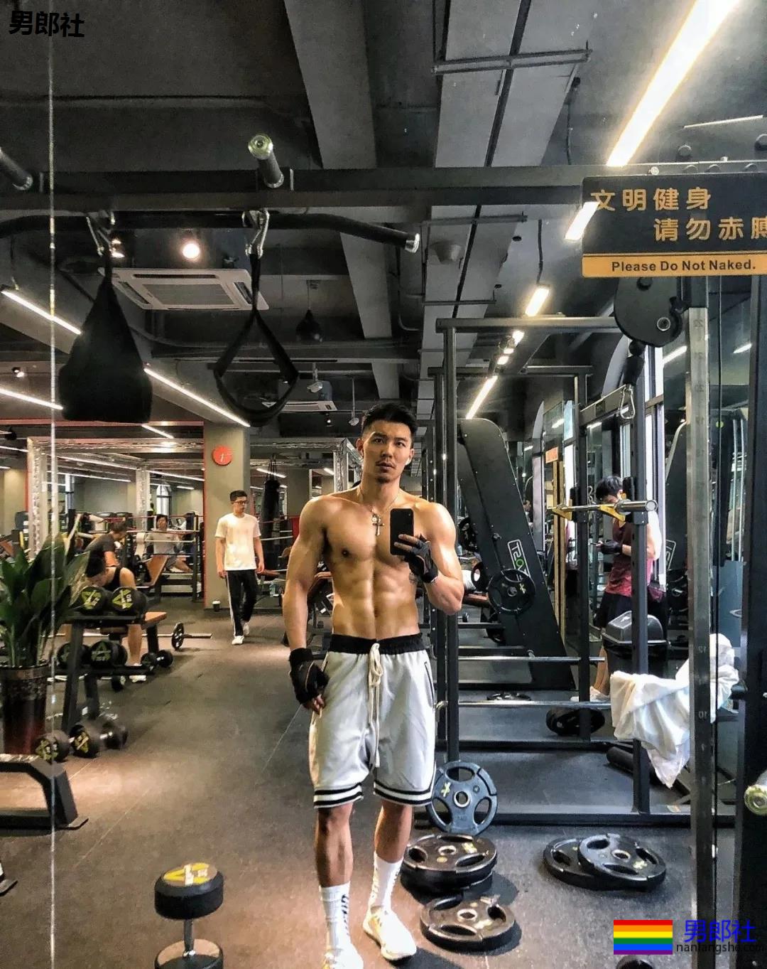 筋肉颜值不输彭于晏,出道11年的他却没有红,可惜了! - 51虹马 筋肉颜值不输彭于晏,出道11年的他却没有红,可惜了! - 51虹马