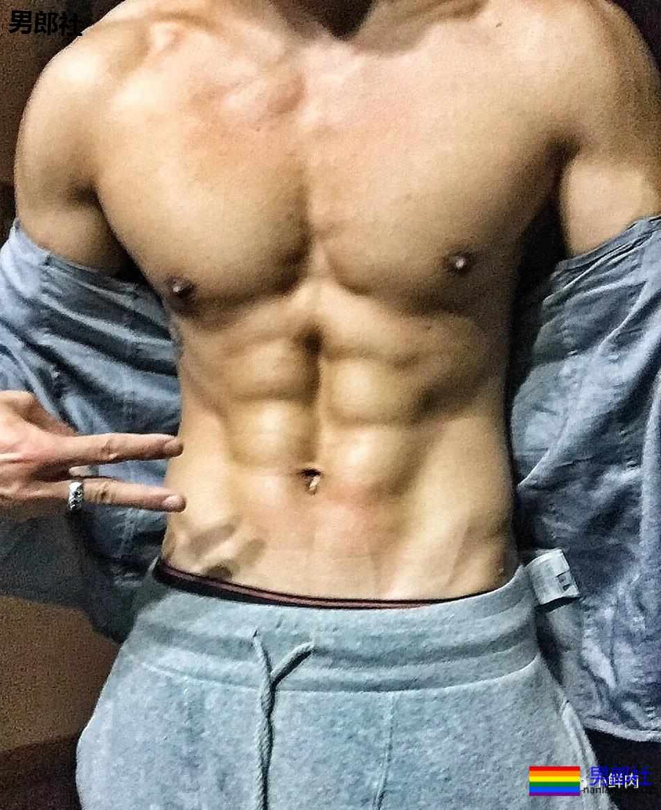 筋肉颜值不输彭于晏,出道11年的他却没有红,可惜了! - 51虹马 筋肉颜值不输彭于晏,出道11年的他却没有红,可惜了! - 51虹马