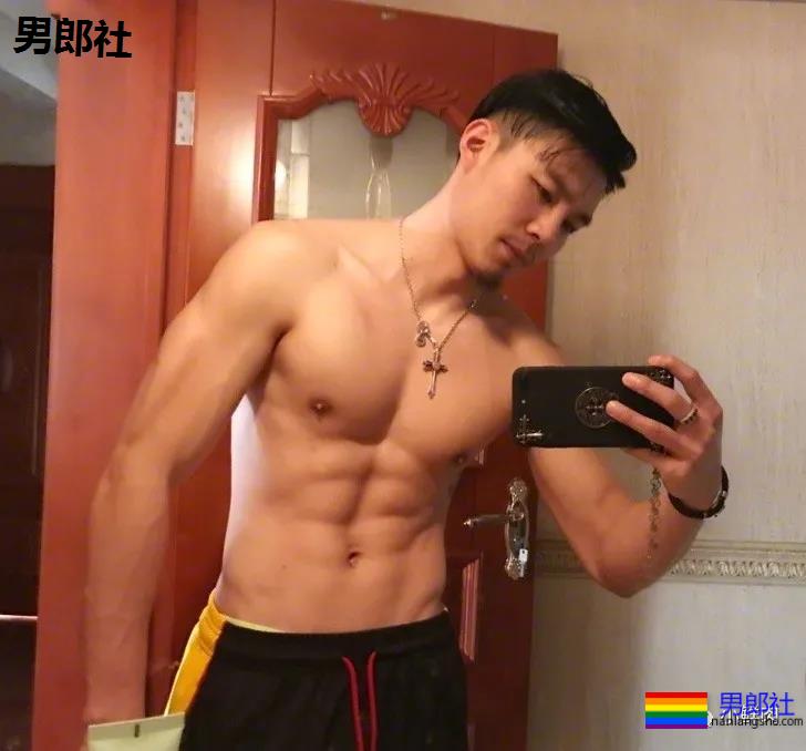 筋肉颜值不输彭于晏,出道11年的他却没有红,可惜了! - 51虹马 筋肉颜值不输彭于晏,出道11年的他却没有红,可惜了! - 51虹马