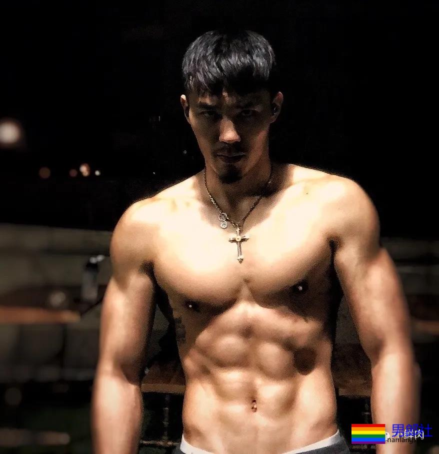 筋肉颜值不输彭于晏,出道11年的他却没有红,可惜了! - 51虹马 筋肉颜值不输彭于晏,出道11年的他却没有红,可惜了! - 51虹马