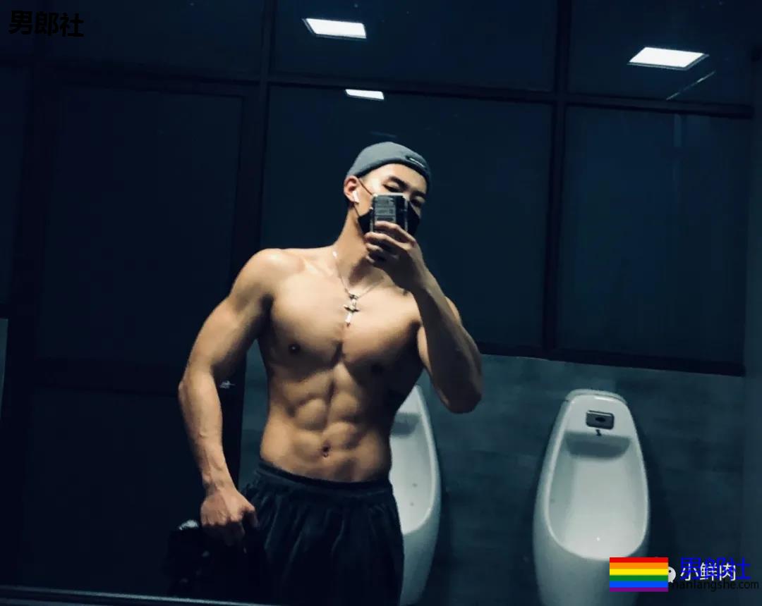 筋肉颜值不输彭于晏,出道11年的他却没有红,可惜了! - 51虹马 筋肉颜值不输彭于晏,出道11年的他却没有红,可惜了! - 51虹马