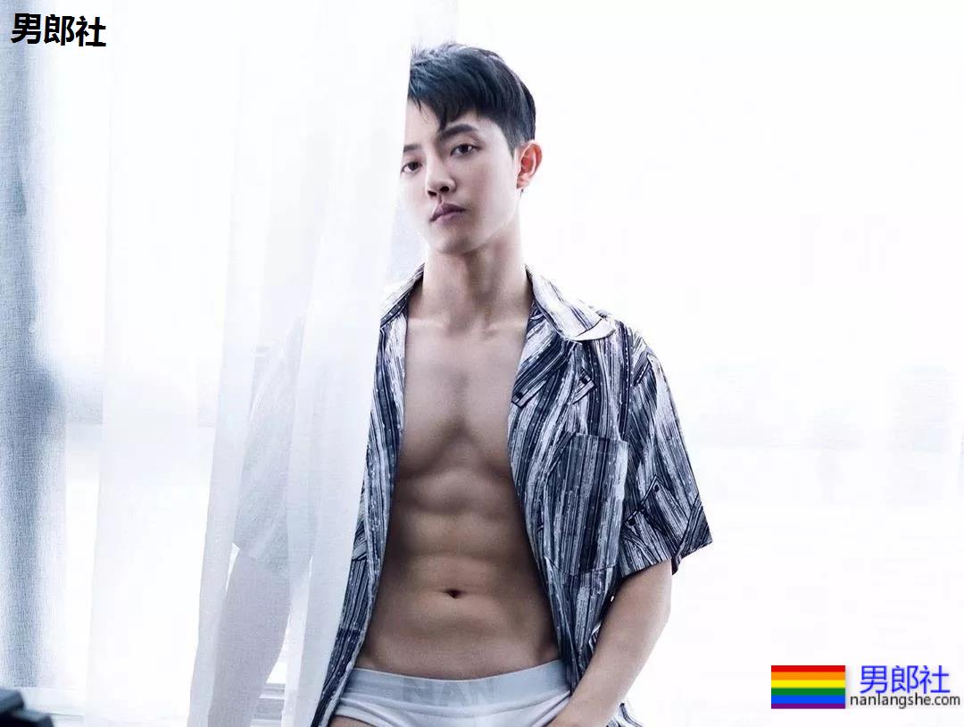 这枚小哥哥写真太好看了吧？ - 51虹马