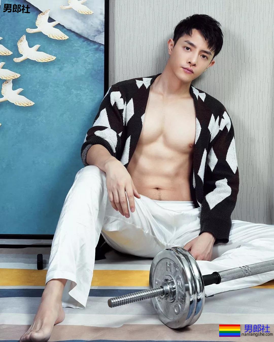 这枚小哥哥写真太好看了吧？ - 51虹马