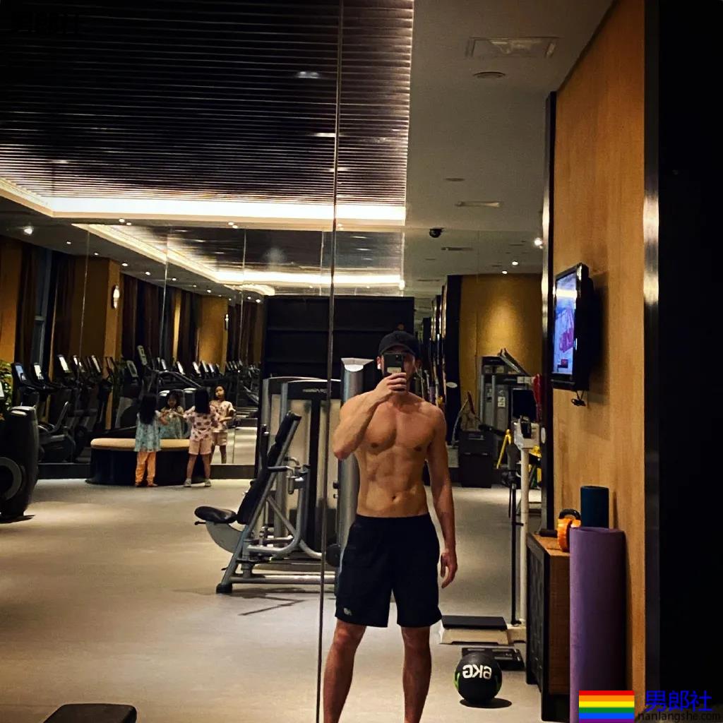 阿娇受伤前曾重金打赏小鲜肉主播!又奶又狼的肌肉小狼狗,太帅了吧! - 51虹马 阿娇受伤前曾重金打赏小鲜肉主播!又奶又狼的肌肉小狼狗,太帅了吧! - 51虹马