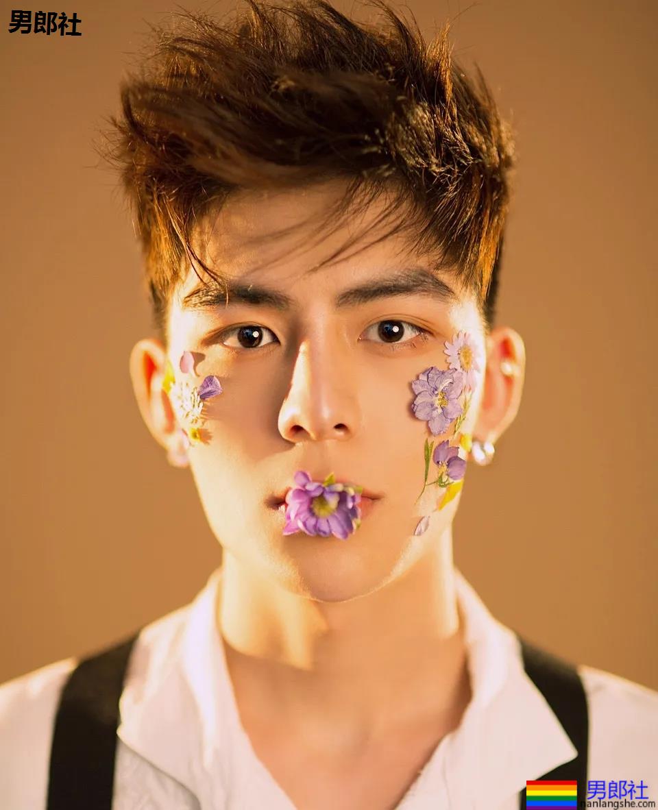 阿娇受伤前曾重金打赏小鲜肉主播!又奶又狼的肌肉小狼狗,太帅了吧! - 51虹马 阿娇受伤前曾重金打赏小鲜肉主播!又奶又狼的肌肉小狼狗,太帅了吧! - 51虹马