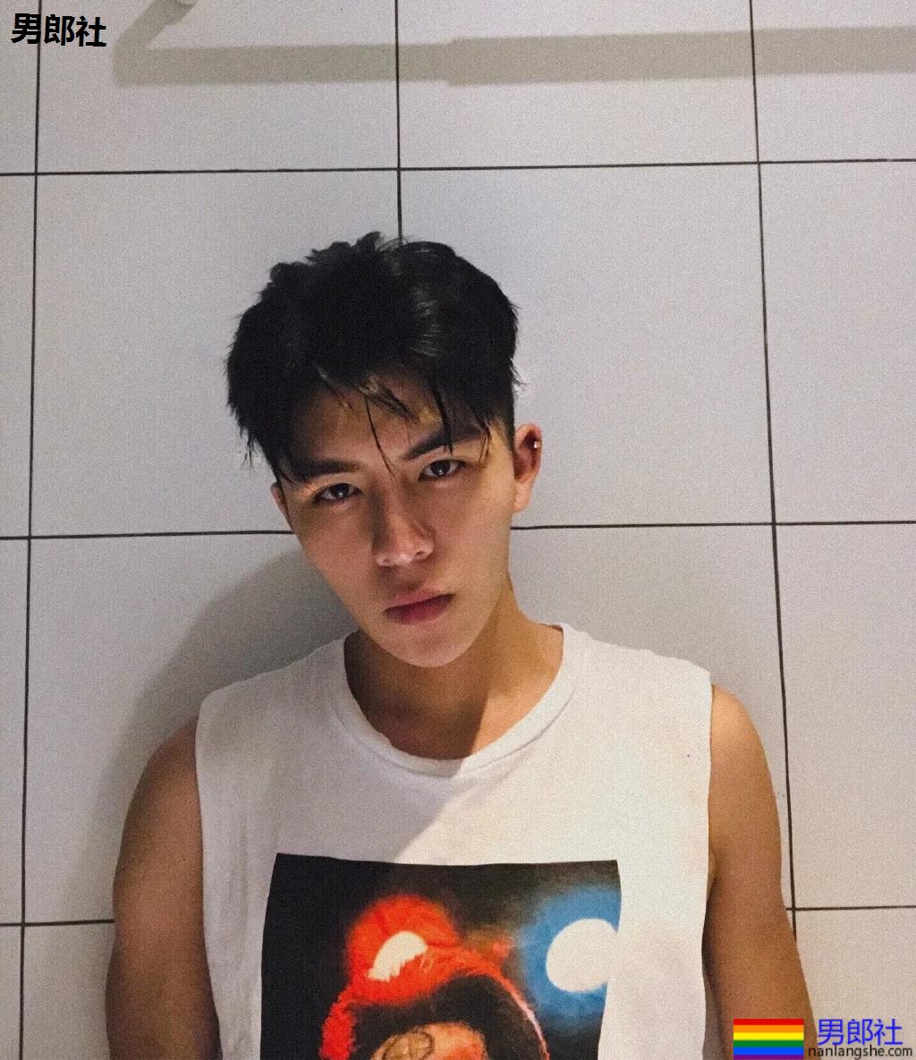 阿娇受伤前曾重金打赏小鲜肉主播!又奶又狼的肌肉小狼狗,太帅了吧! - 51虹马 阿娇受伤前曾重金打赏小鲜肉主播!又奶又狼的肌肉小狼狗,太帅了吧! - 51虹马