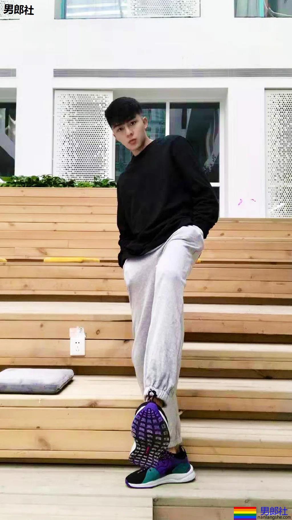 阿娇受伤前曾重金打赏小鲜肉主播!又奶又狼的肌肉小狼狗,太帅了吧! - 51虹马 阿娇受伤前曾重金打赏小鲜肉主播!又奶又狼的肌肉小狼狗,太帅了吧! - 51虹马