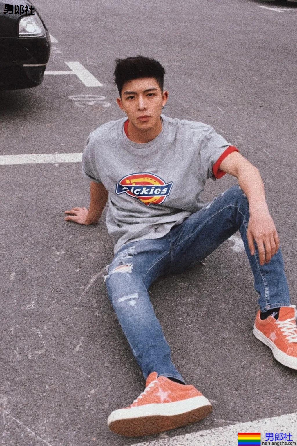 阿娇受伤前曾重金打赏小鲜肉主播!又奶又狼的肌肉小狼狗,太帅了吧! - 51虹马 阿娇受伤前曾重金打赏小鲜肉主播!又奶又狼的肌肉小狼狗,太帅了吧! - 51虹马