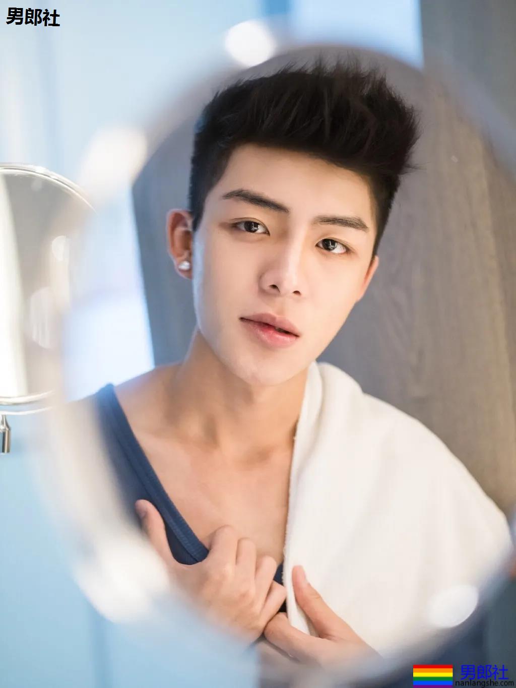 阿娇受伤前曾重金打赏小鲜肉主播!又奶又狼的肌肉小狼狗,太帅了吧! - 51虹马 阿娇受伤前曾重金打赏小鲜肉主播!又奶又狼的肌肉小狼狗,太帅了吧! - 51虹马