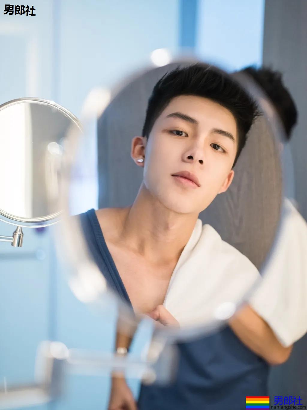 阿娇受伤前曾重金打赏小鲜肉主播!又奶又狼的肌肉小狼狗,太帅了吧! - 51虹马 阿娇受伤前曾重金打赏小鲜肉主播!又奶又狼的肌肉小狼狗,太帅了吧! - 51虹马