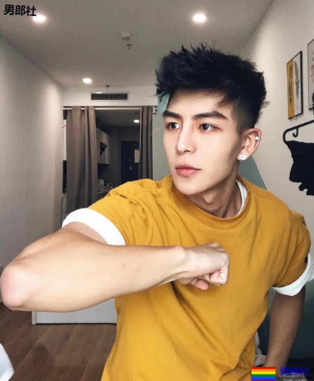 阿娇受伤前曾重金打赏小鲜肉主播!又奶又狼的肌肉小狼狗,太帅了吧! - 51虹马 阿娇受伤前曾重金打赏小鲜肉主播!又奶又狼的肌肉小狼狗,太帅了吧! - 51虹马