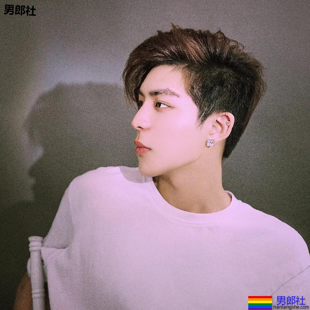 阿娇受伤前曾重金打赏小鲜肉主播!又奶又狼的肌肉小狼狗,太帅了吧! - 51虹马 阿娇受伤前曾重金打赏小鲜肉主播!又奶又狼的肌肉小狼狗,太帅了吧! - 51虹马