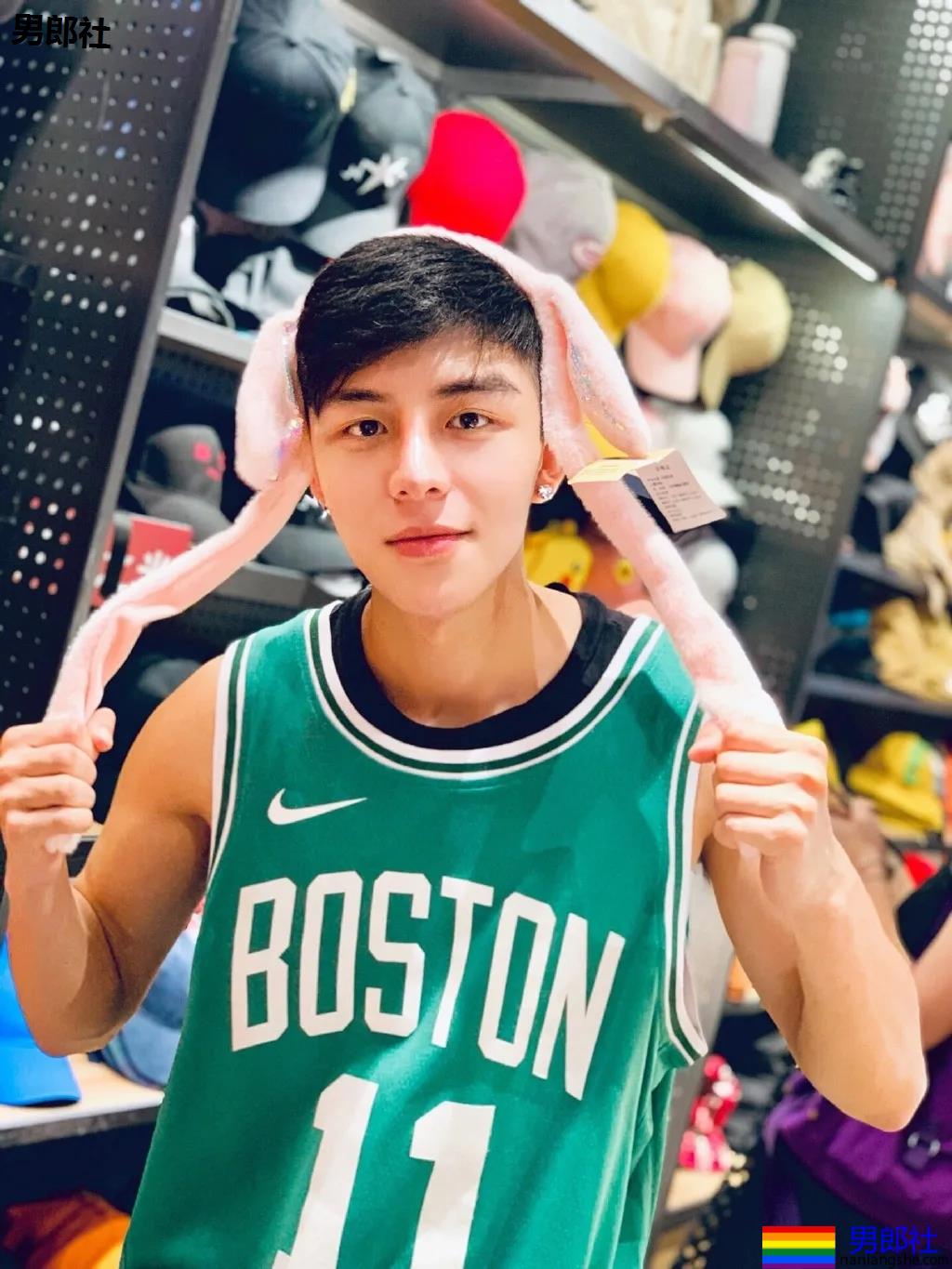 阿娇受伤前曾重金打赏小鲜肉主播!又奶又狼的肌肉小狼狗,太帅了吧! - 51虹马 阿娇受伤前曾重金打赏小鲜肉主播!又奶又狼的肌肉小狼狗,太帅了吧! - 51虹马