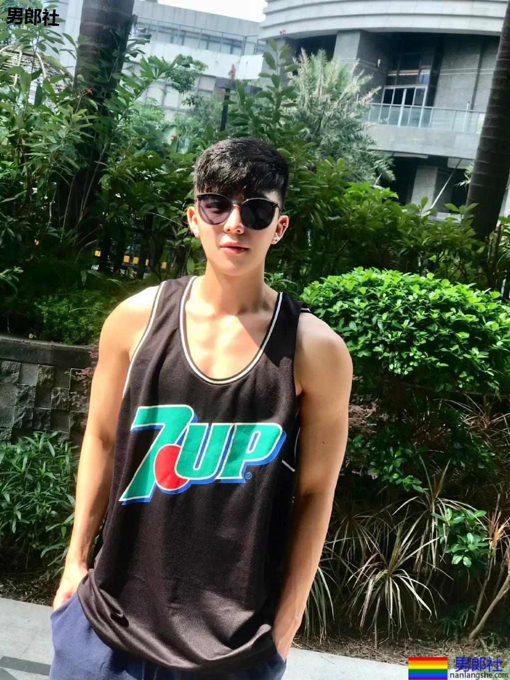 阿娇受伤前曾重金打赏小鲜肉主播!又奶又狼的肌肉小狼狗,太帅了吧! - 51虹马 阿娇受伤前曾重金打赏小鲜肉主播!又奶又狼的肌肉小狼狗,太帅了吧! - 51虹马