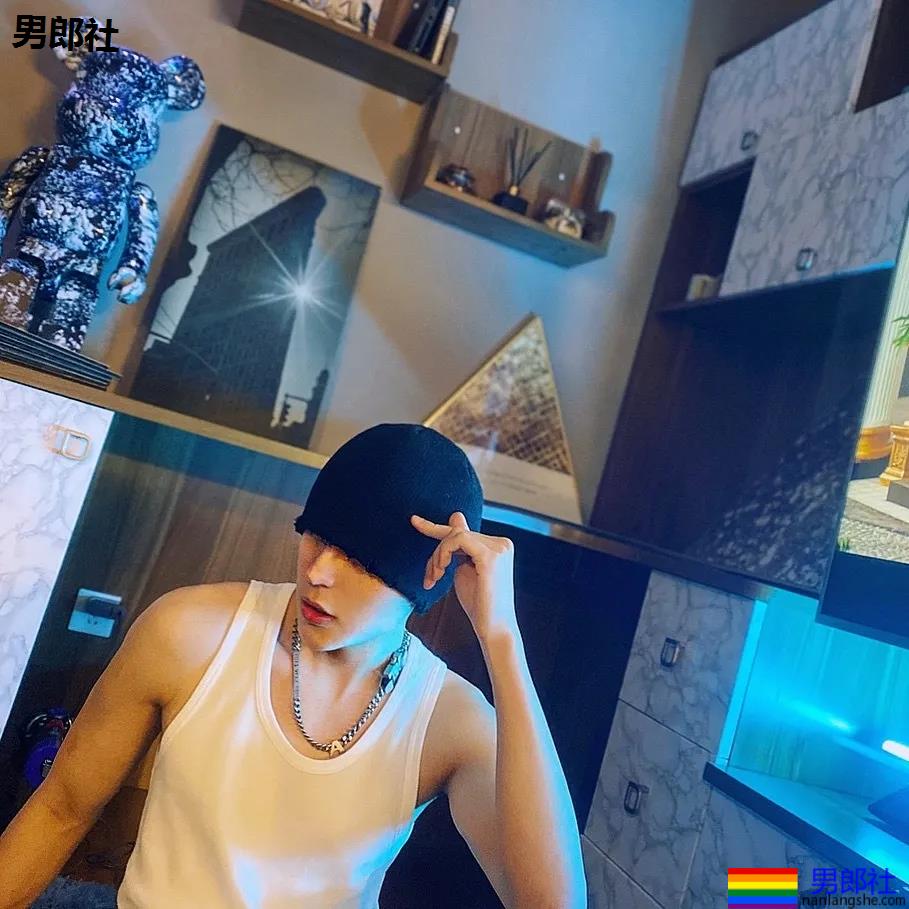 阿娇受伤前曾重金打赏小鲜肉主播!又奶又狼的肌肉小狼狗,太帅了吧! - 51虹马 阿娇受伤前曾重金打赏小鲜肉主播!又奶又狼的肌肉小狼狗,太帅了吧! - 51虹马