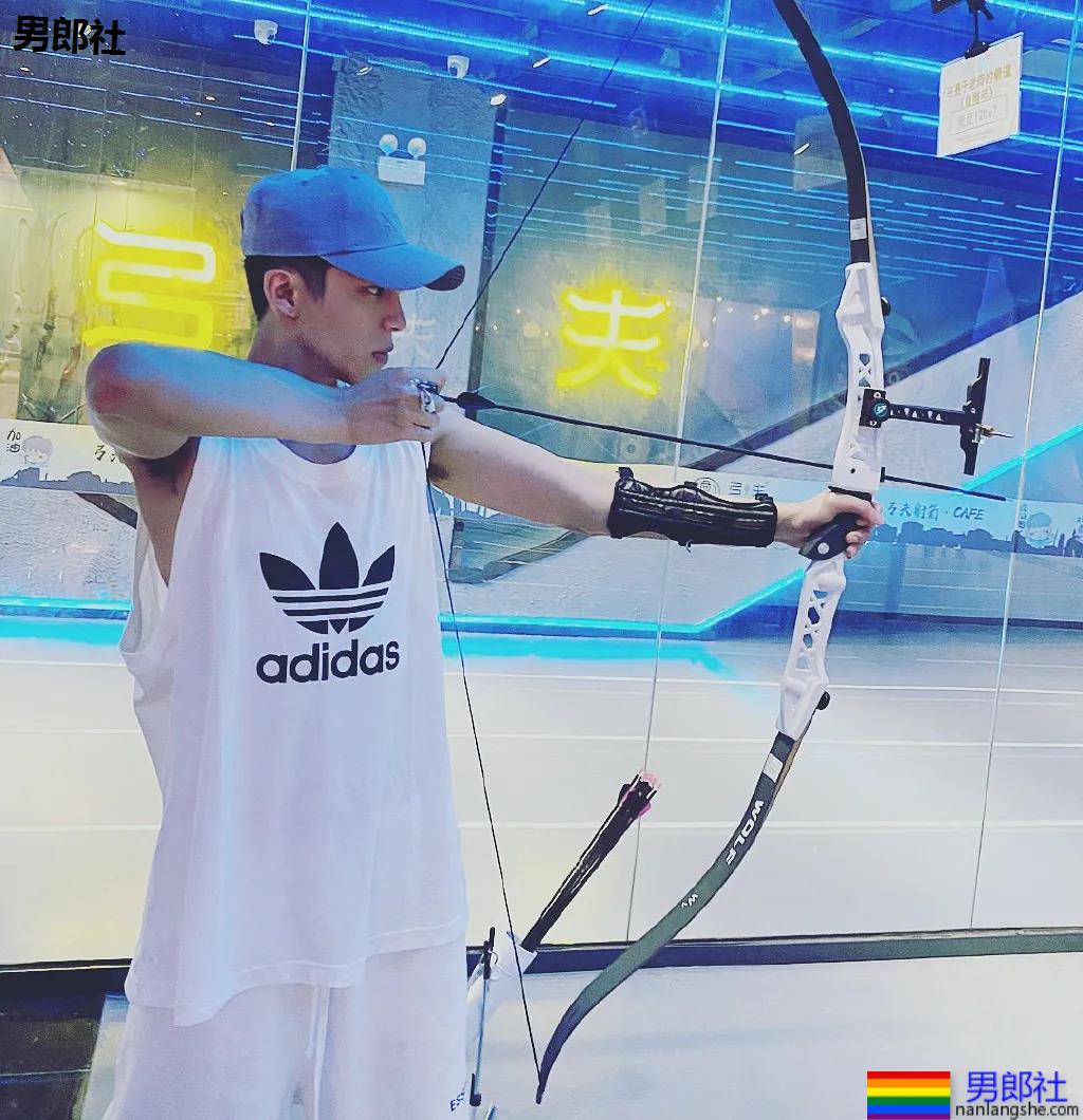 阿娇受伤前曾重金打赏小鲜肉主播!又奶又狼的肌肉小狼狗,太帅了吧! - 51虹马 阿娇受伤前曾重金打赏小鲜肉主播!又奶又狼的肌肉小狼狗,太帅了吧! - 51虹马